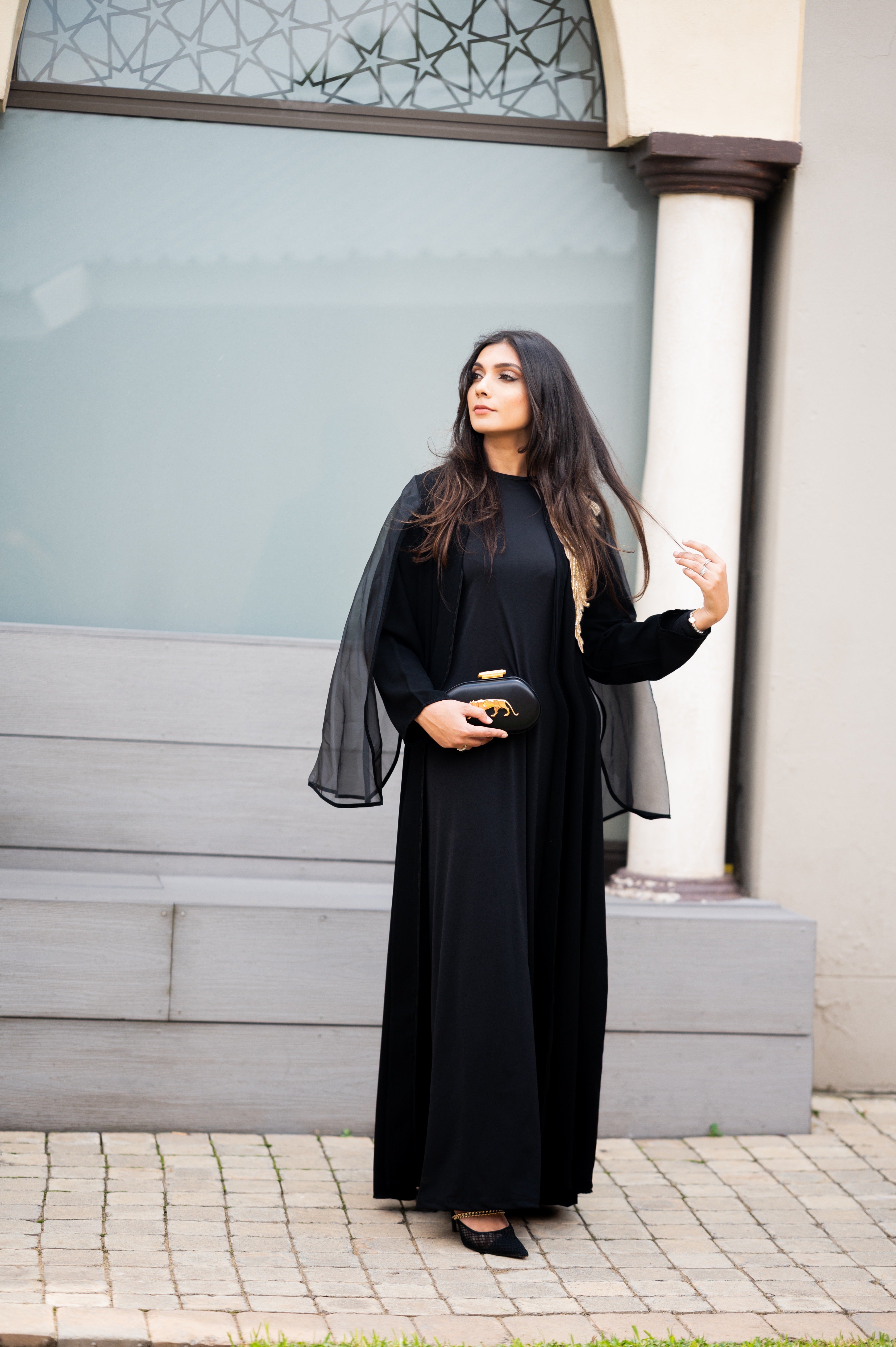 Abaya with big leaf detailing, black