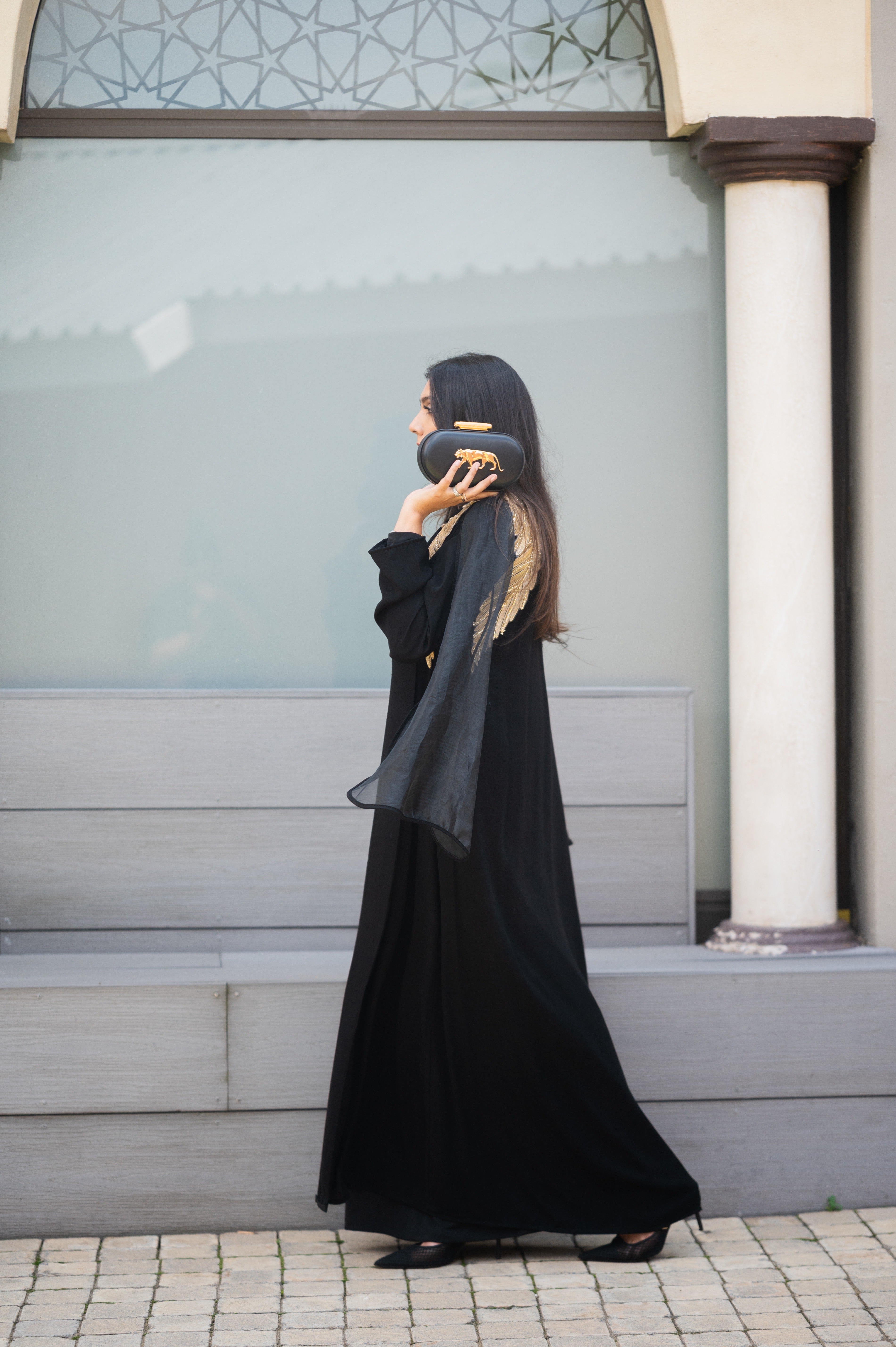 Abaya with big leaf detailing, black